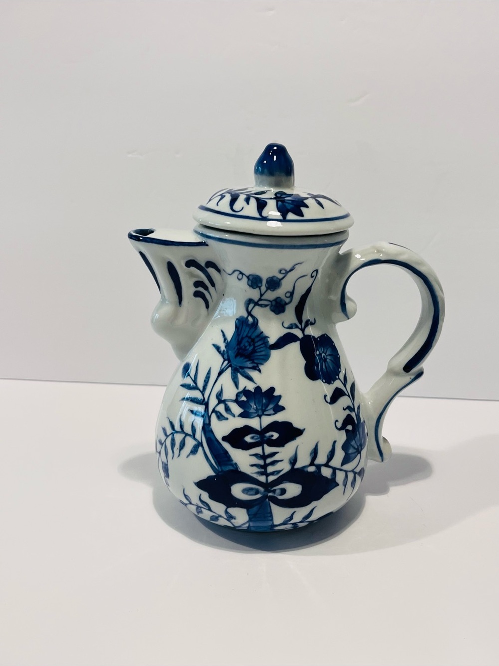 Vintage Vienna Woods Fine China Teapot Blue & White Pattern By Seymour Mann 7.5”